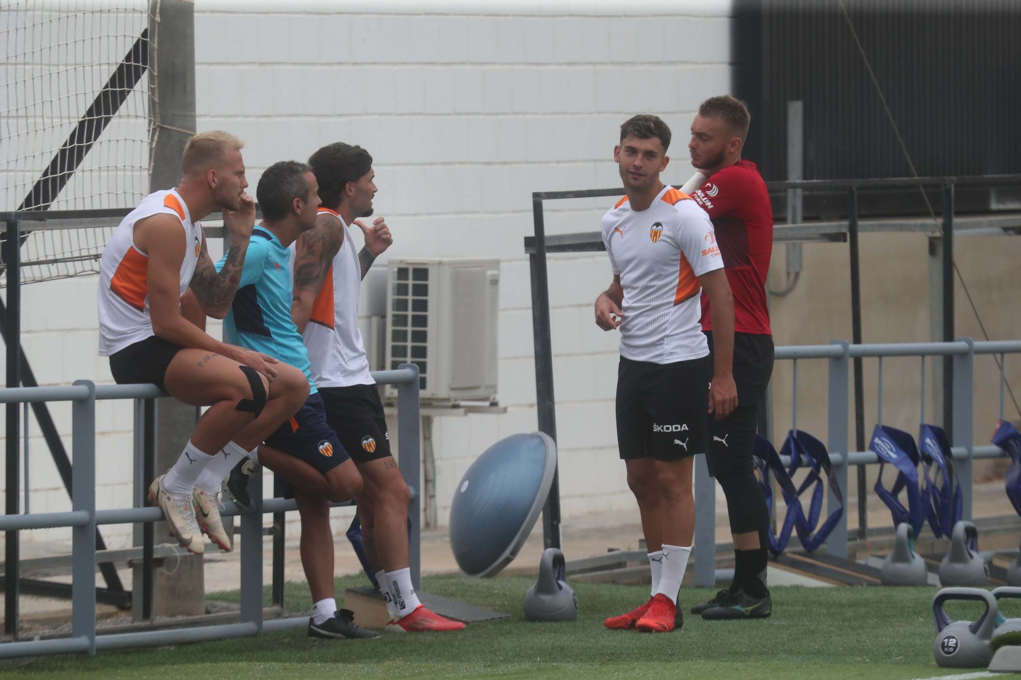 Entrenamiento en dos grupos para el Valencia CF