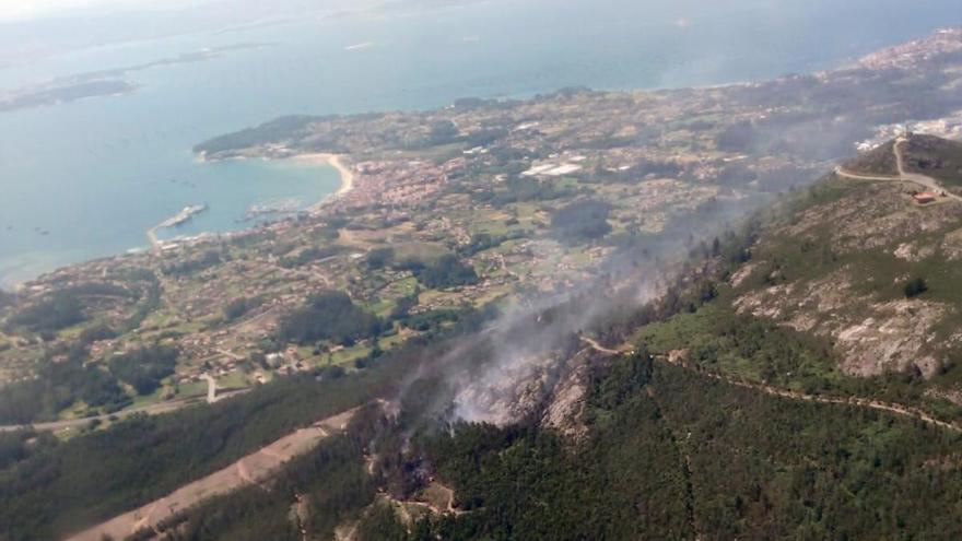 Un fuego intencionado quema ya 60 hectáreas en A Pobra