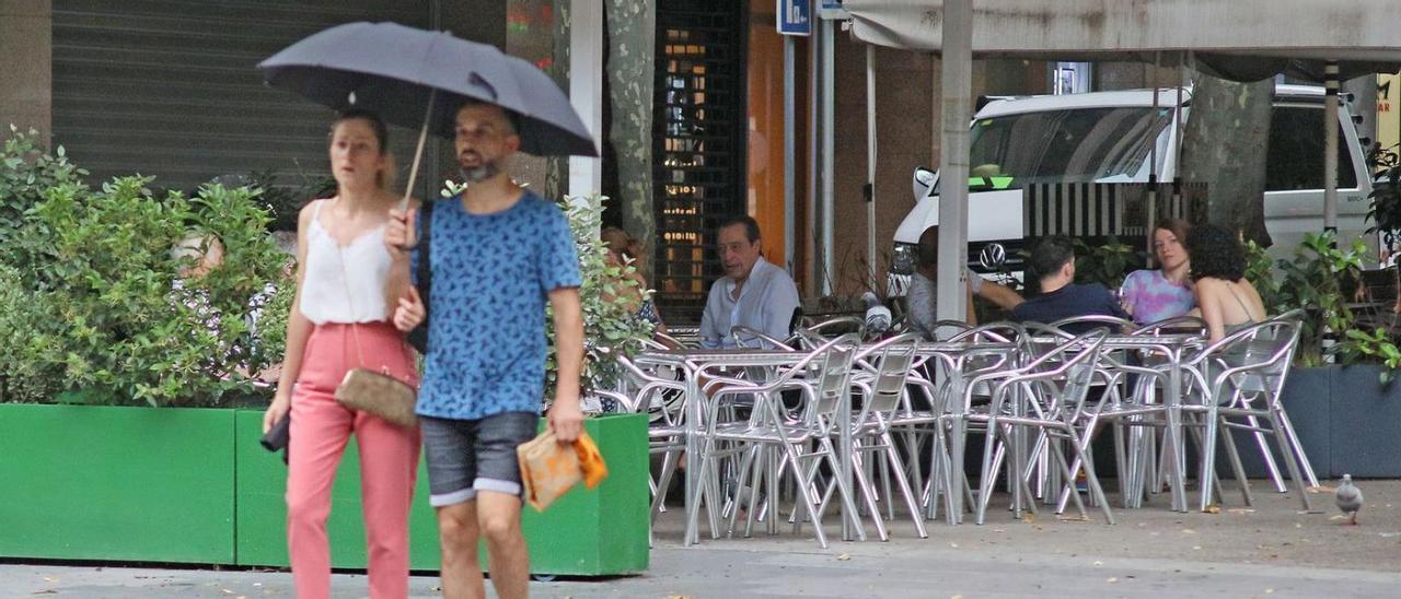 Ahir, la pluja va fer acte de presència a Manresa però amb menys intensitat que en altres indrets | JORDI BIEL