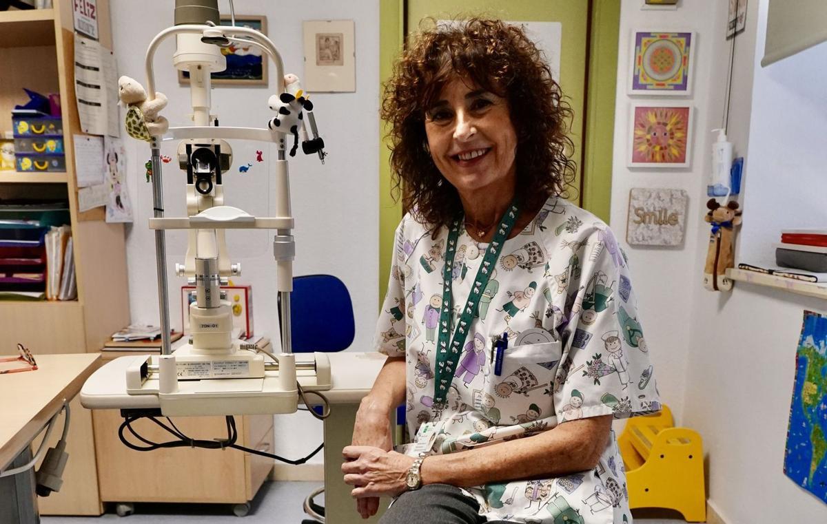 La doctora Julia Escudero se dedica a la oftalmología pediátrica en el Materno Infantil.