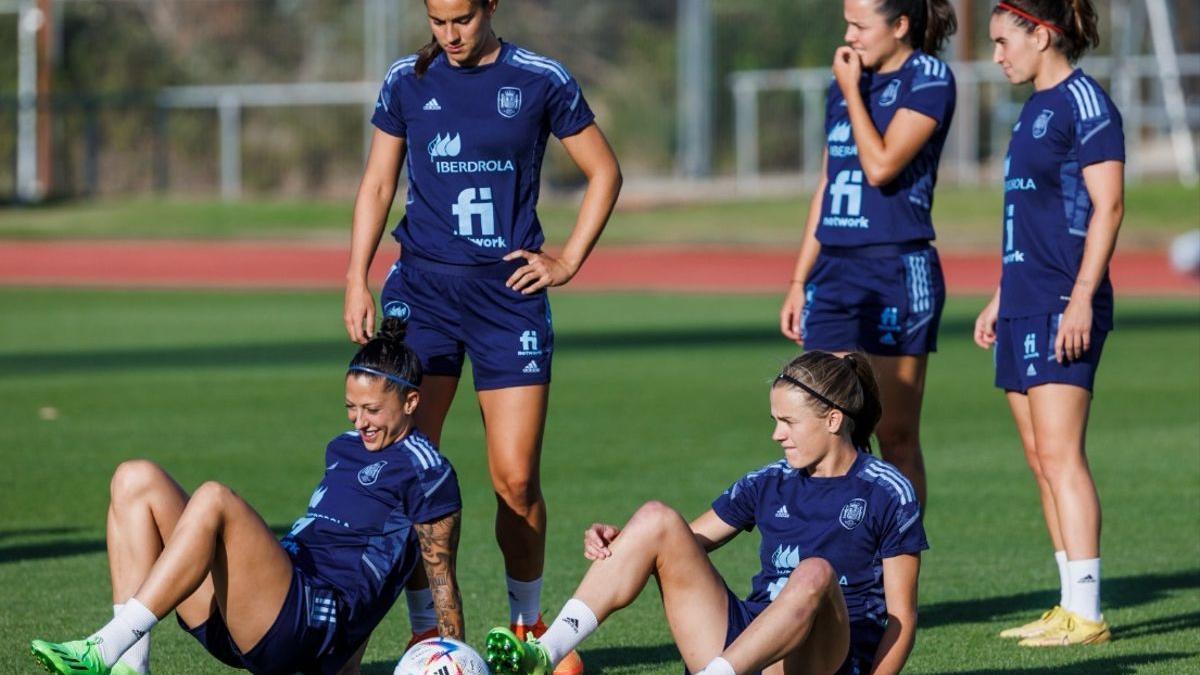 Las jugadoras de la selección en el entrenamiento previo al partido ante Hungría.