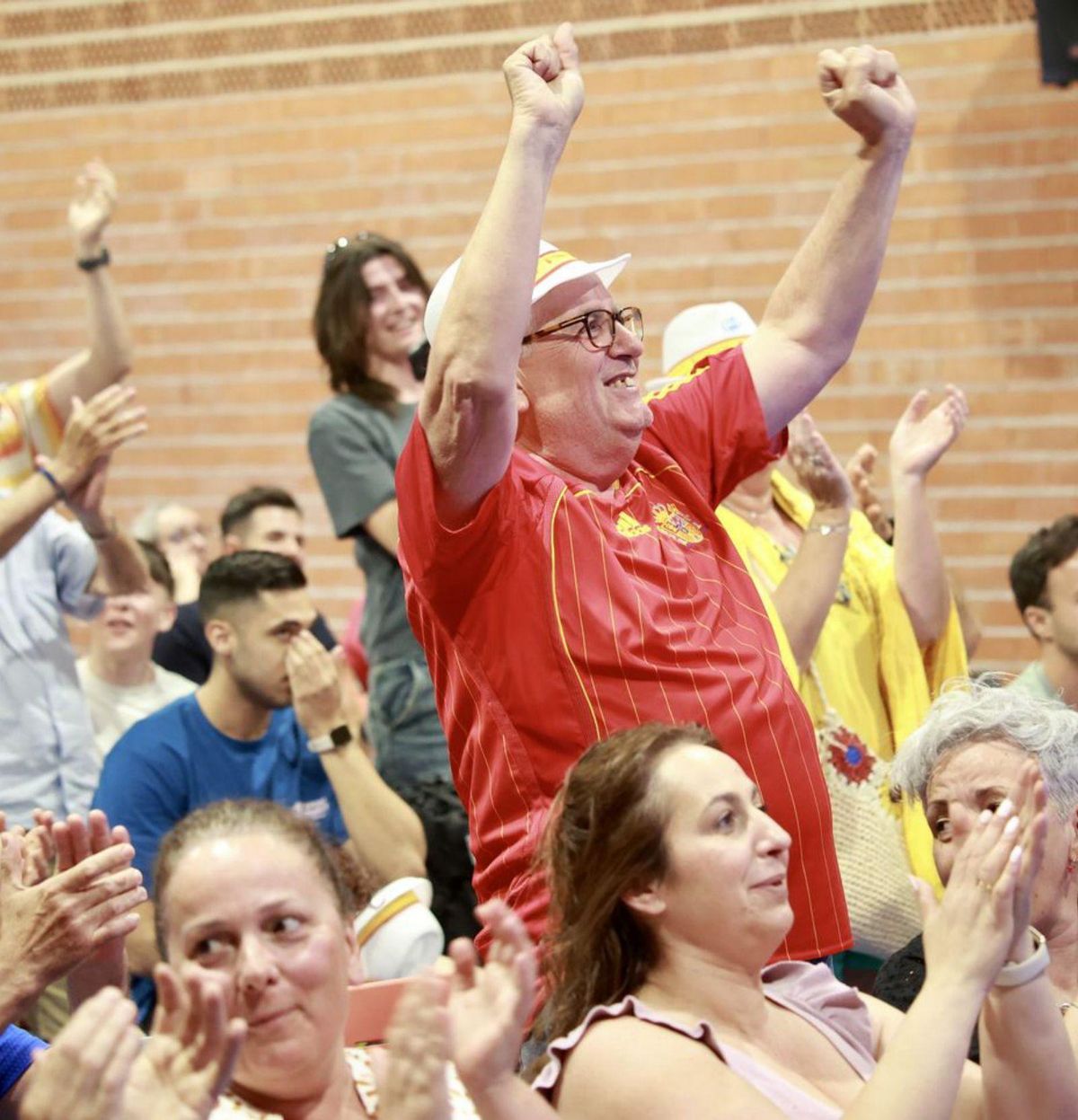 Los vecinos de El Palmar celebran la victoria.