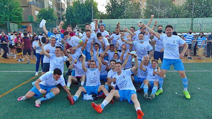 Campeón El Jumilla ACF logra el ascenso a Primera Autonómica.