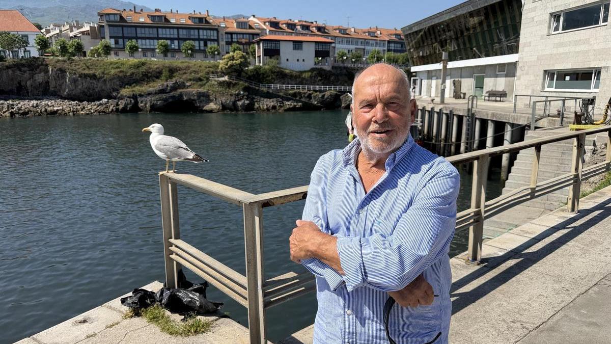 Lolo González Sobero en el puerto de Llanes.