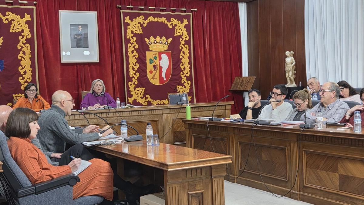 Imagen del último pleno celebrado por la corporación municipal de Vinaròs.