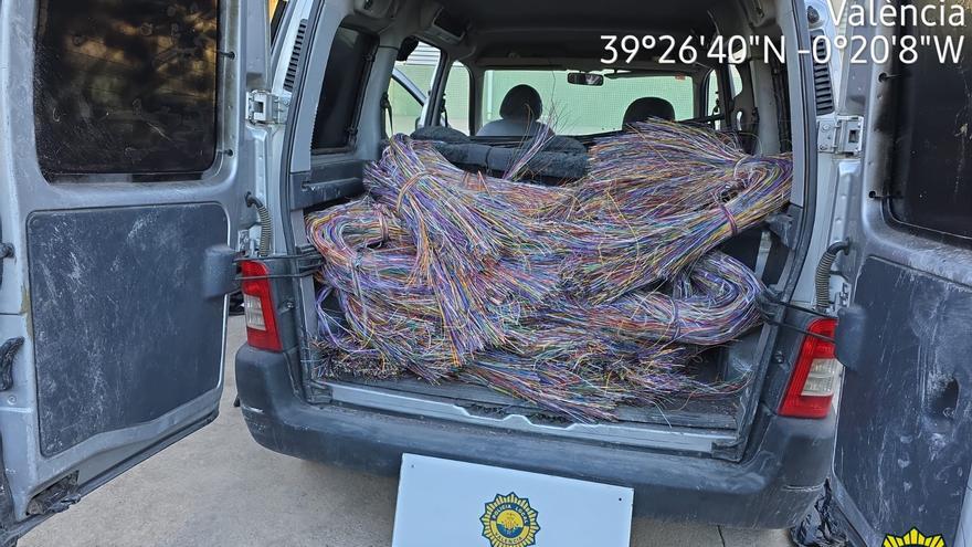 Tres detenidos con una tonelada de cobre robado en una furgoneta