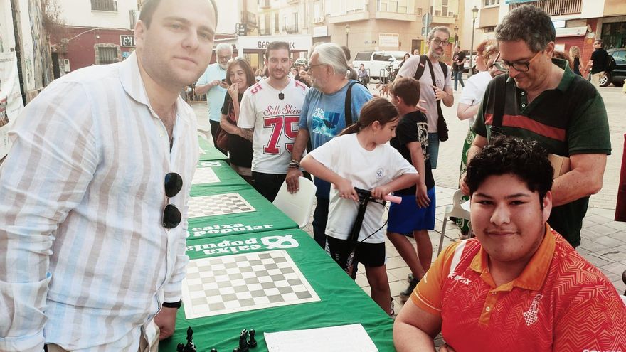 Patraix vivió intensamente la simultánea del campeón de España de ajedrez Daniil Yuffa