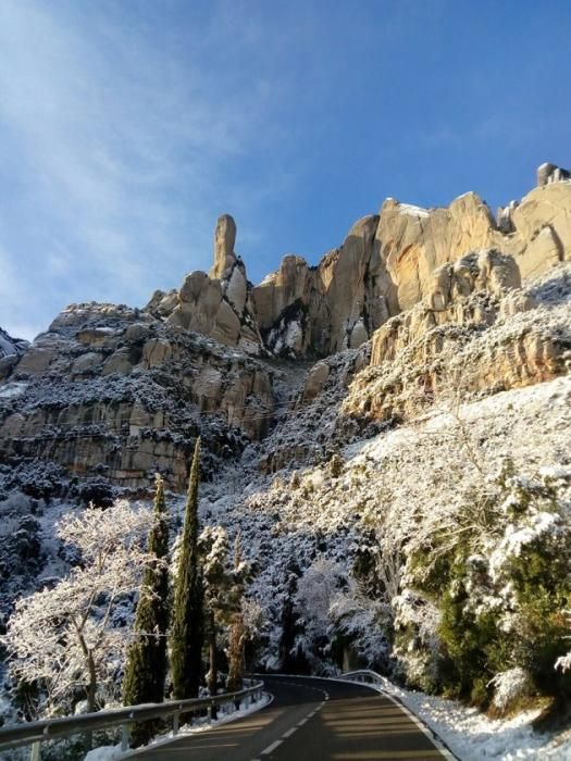 La neu a Montserrat deixa imatges de postal