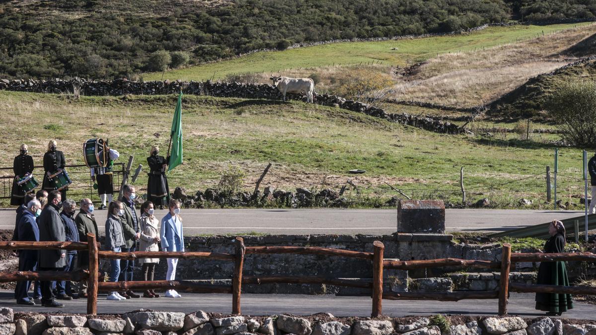 Pueblo Ejemplar 2021: La Familia Real visita Santa María del Puerto, en Somiedo