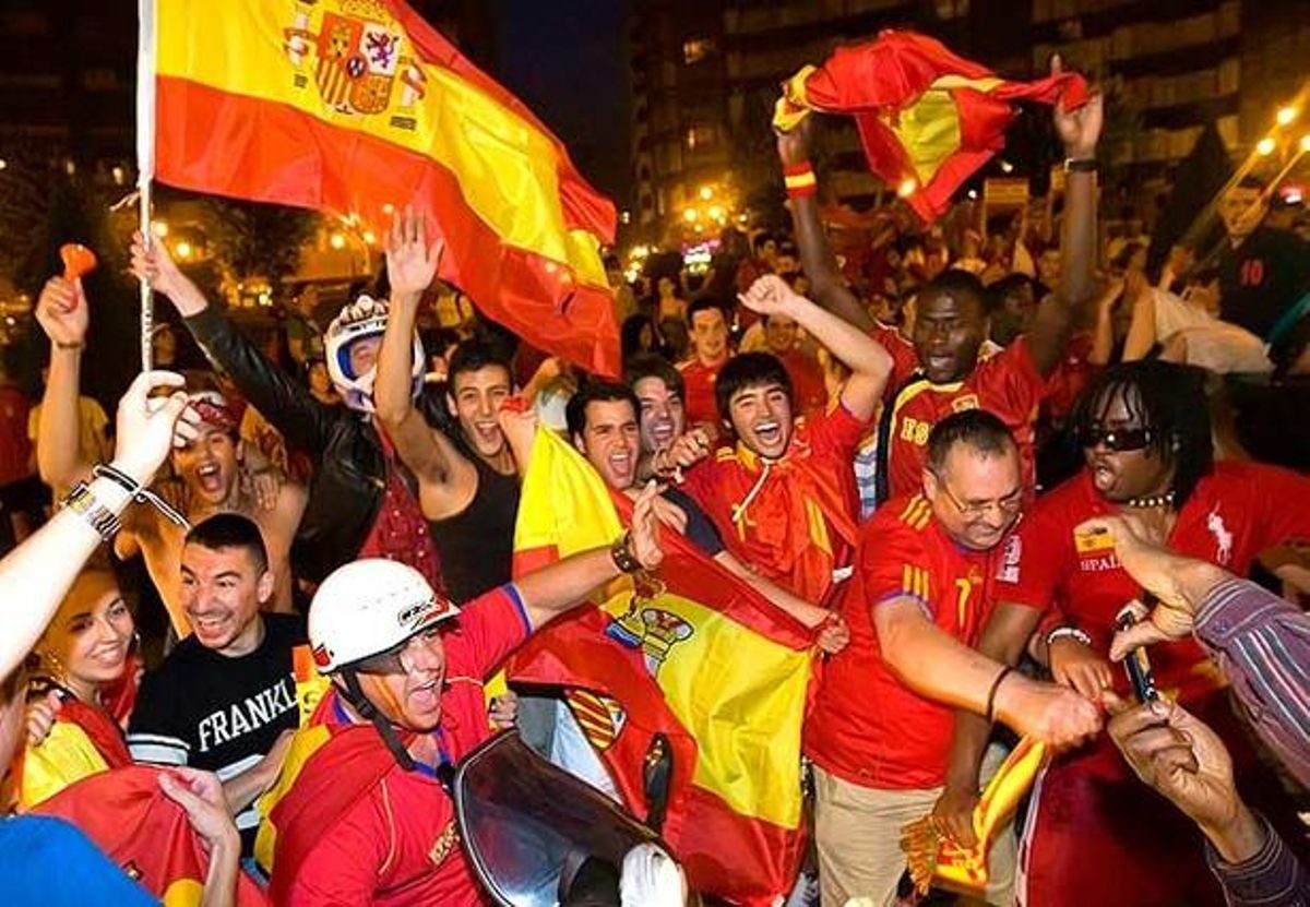 Els carrers d’Oviedo es van convertir en un improvisat carnaval.