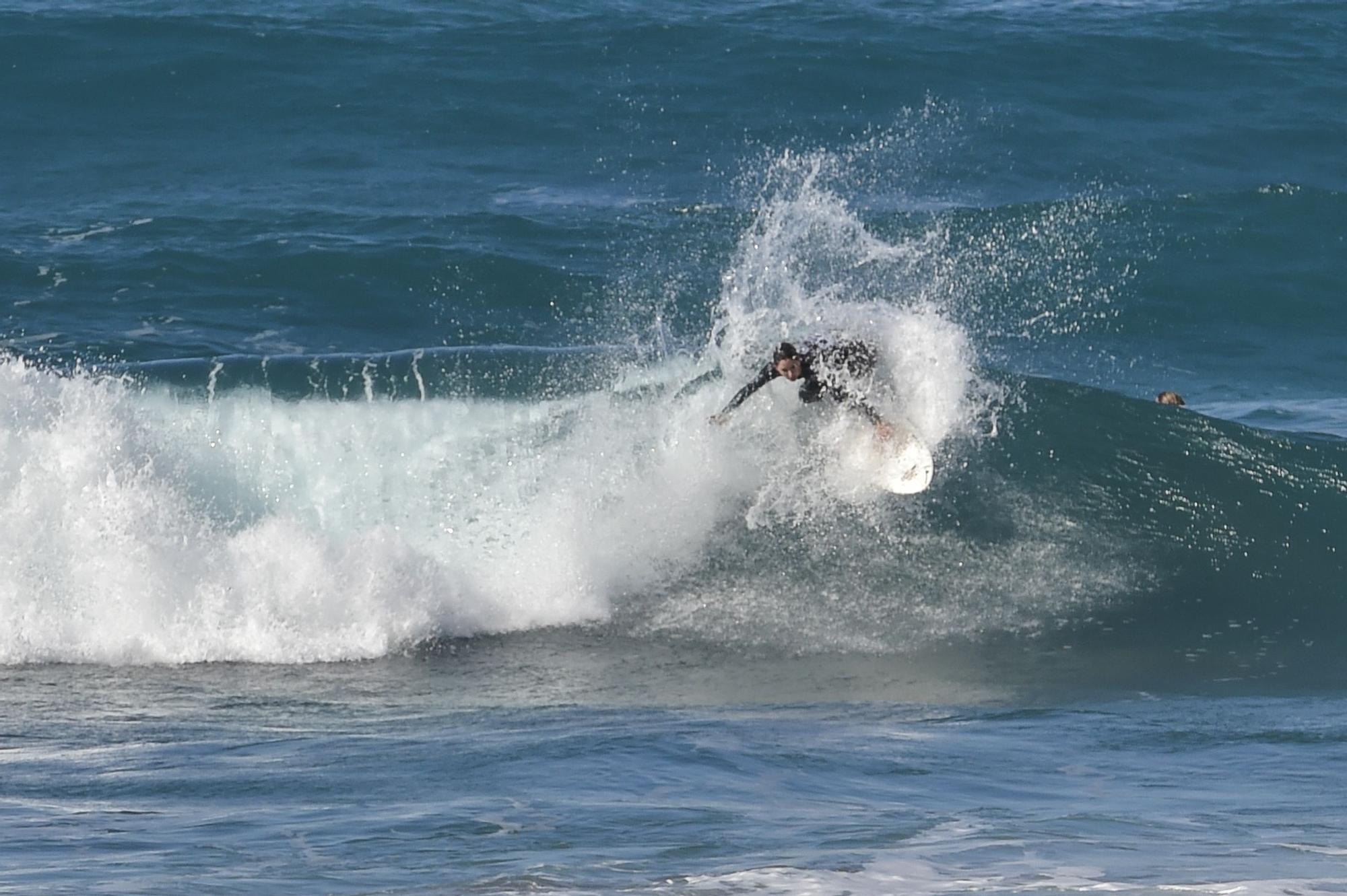 Ambiente en La Cícer durante el torneo de surf