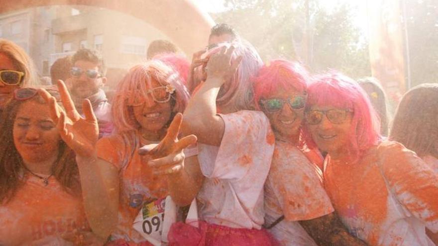 Lluvia de color en la Holi Run. ¡Viva el Naranja!