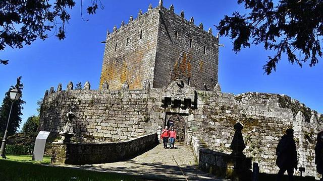 Vista del Castillo de Soutomaior desde los jardines exteriores. | // A.P.