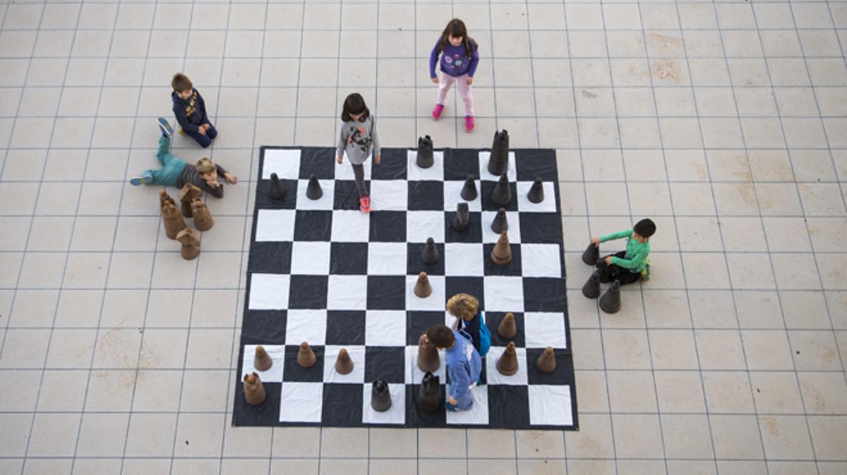 La pràctica dels escacs es consolida a Catalunya en clubs i associacions encara que segueix invisible per al gran públic