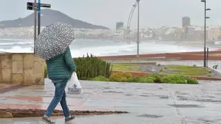 Una ráfaga de rayos pasa cerca de Canarias: así está la DANA