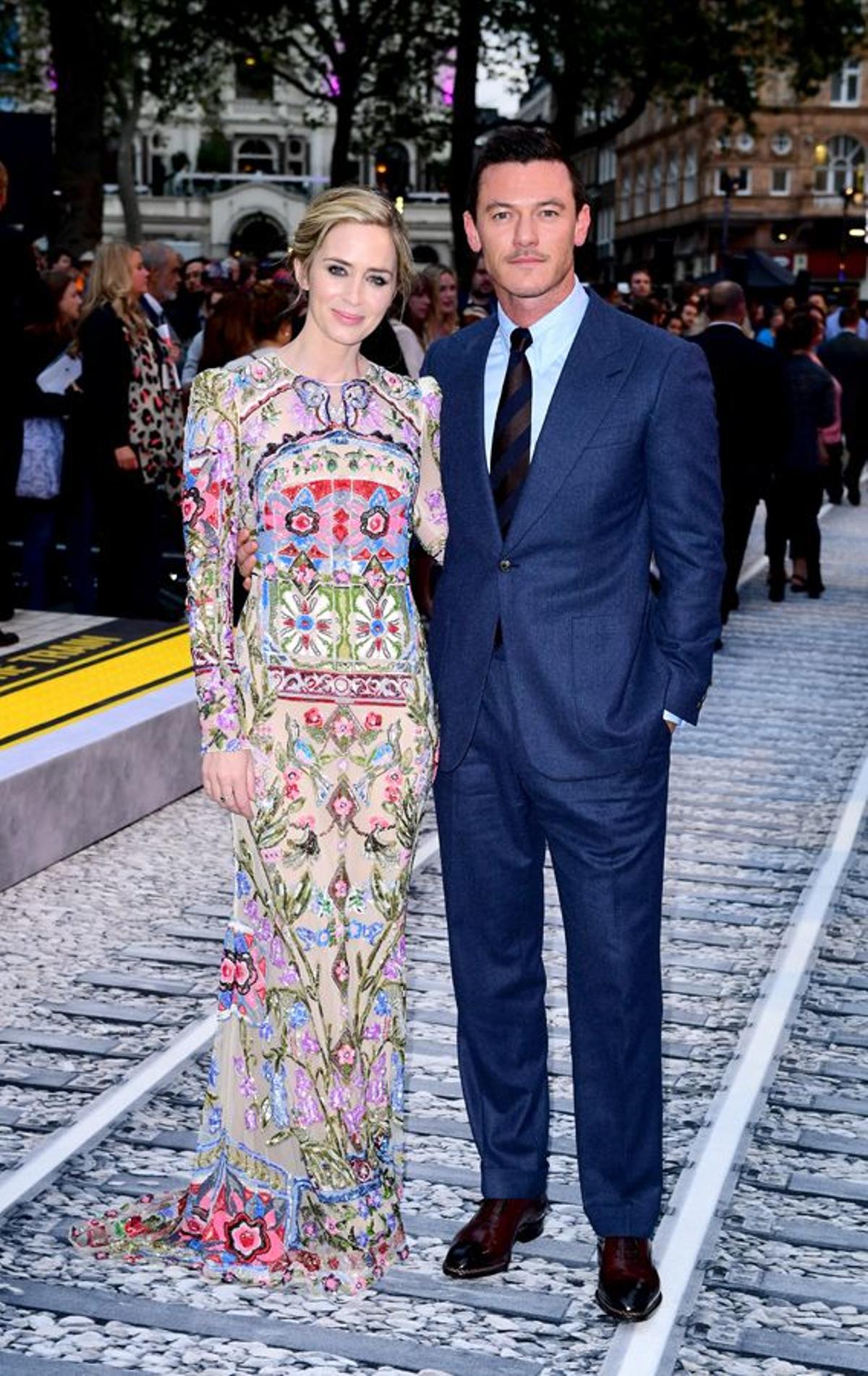 El look de Emily Blunt en el estreno de 'La chica del tren' en Londres