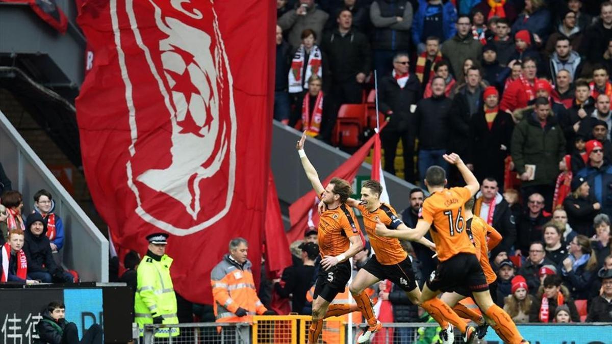 Los Wolves dieronla campanada en Anfield