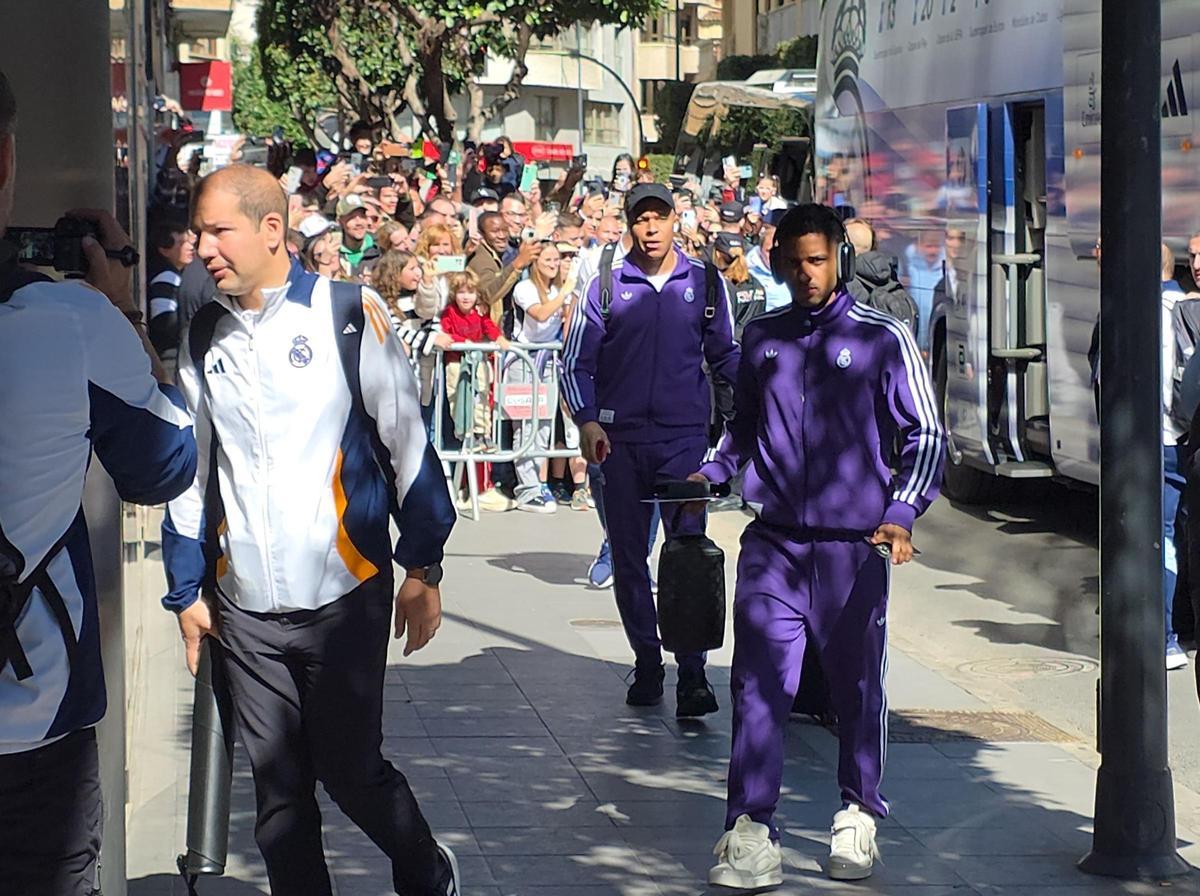 La llegada al hotel Castellón Center del Real Madrid la pasada temporada.