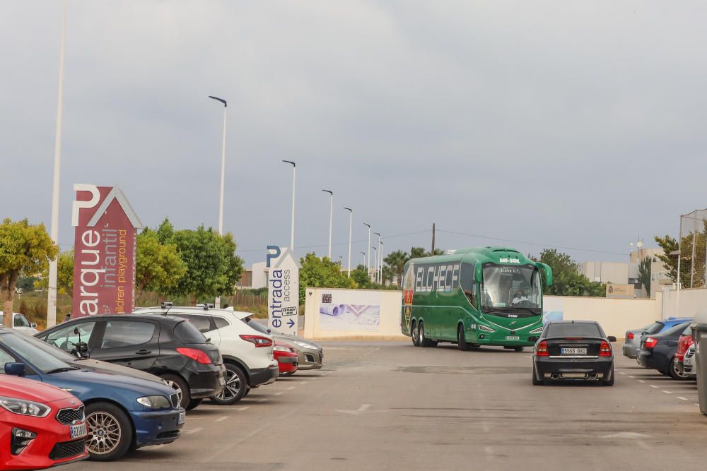 Se trata de su primer entrenamiento en este complejo deportivo para preparar el partido de mañana (22.00) en el Martínez Valero frente al Real Zaragoza.