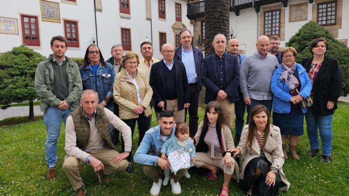 Foto de familia de los premiados del año pasado.