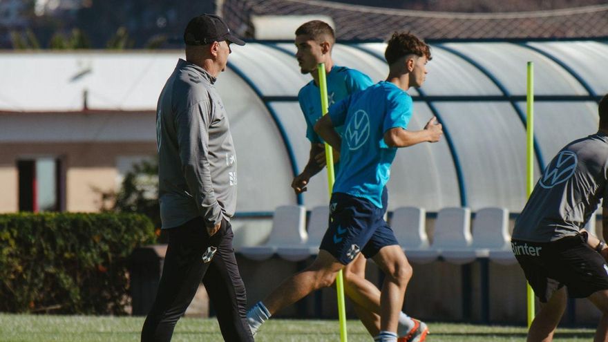 Mel ya ve a Aarón con ficha profesional