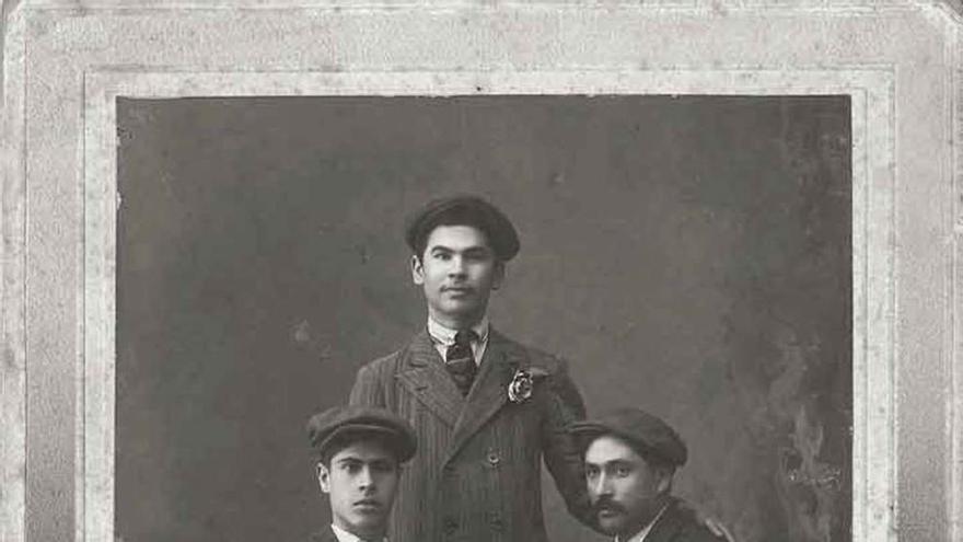 Por la izquierda, Tomás García, José Flores y Manuel Fermoselle.