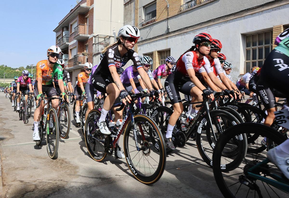 Així ha estat la sortida de la Volta Ciclista Femenina a Sant Vicenç de Castellet
