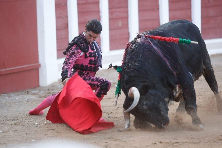 Toros en San Pedro: Cayetano, por la puerta grande