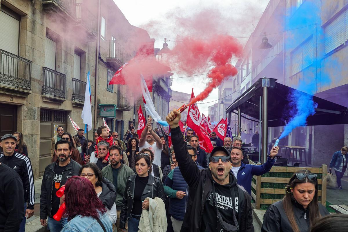 Participantes en la manifestación de Pontecesures.