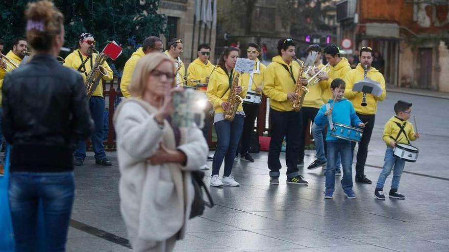 &quot;Menudos Notas&quot; regala música de aniversario