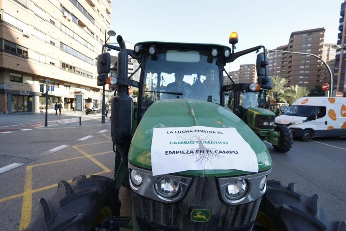 FOTOS: La tractorada de los agricultores toma Valencia