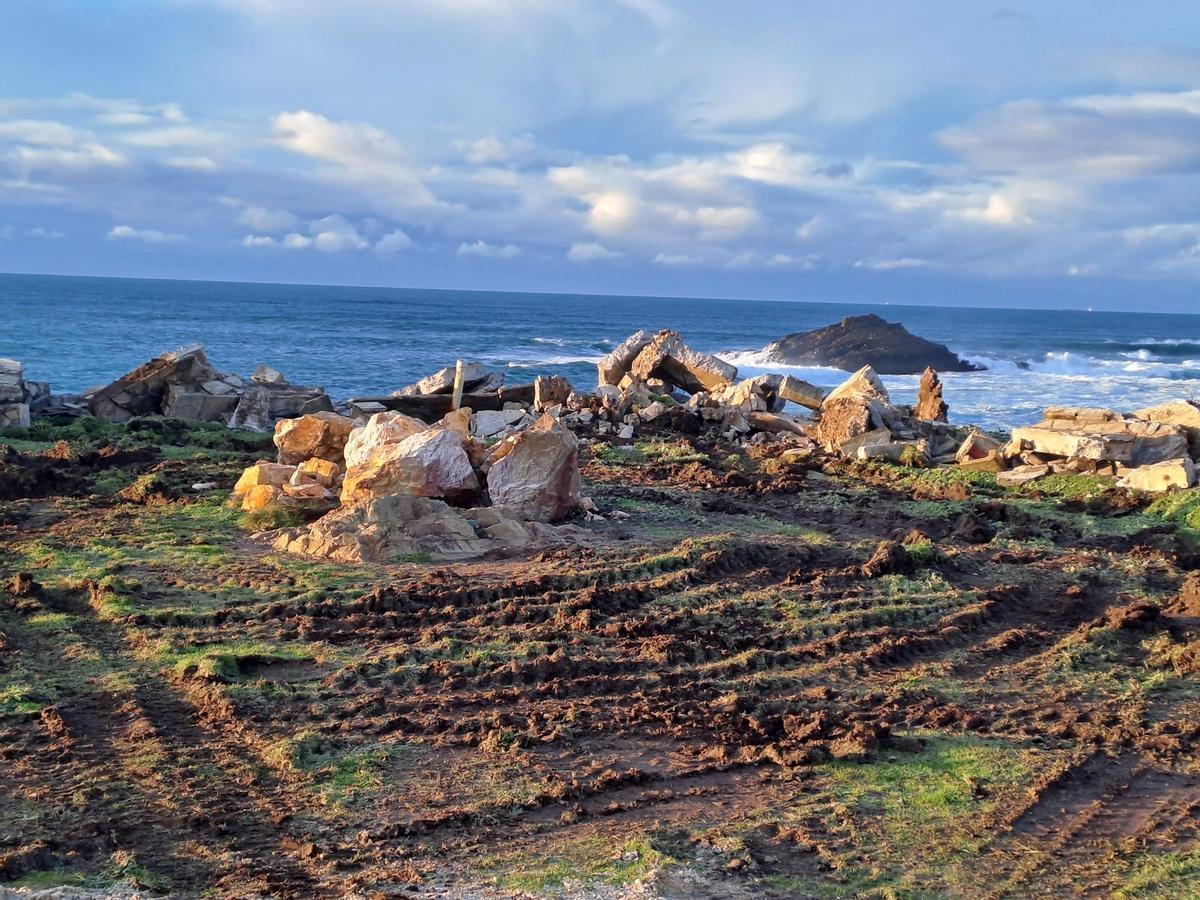 Vista del mirador derruido.