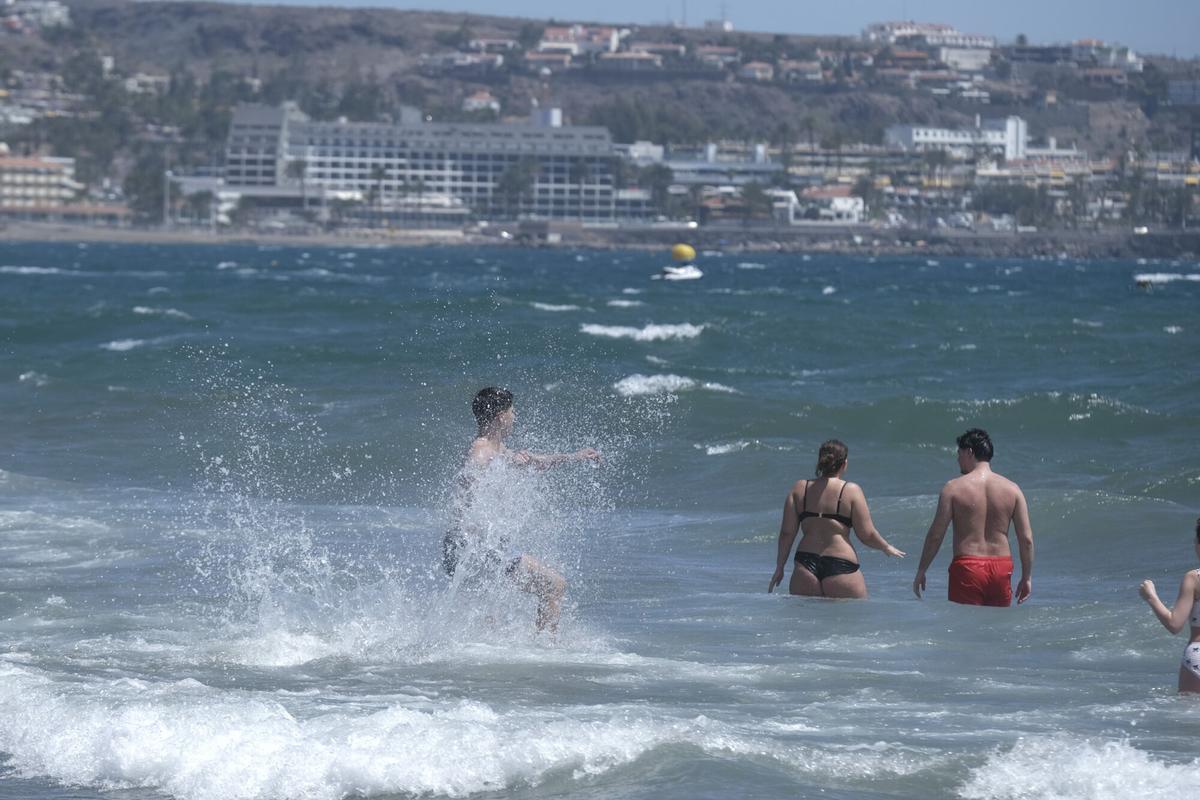 Las playas del sur recobran vida en Semana Santa