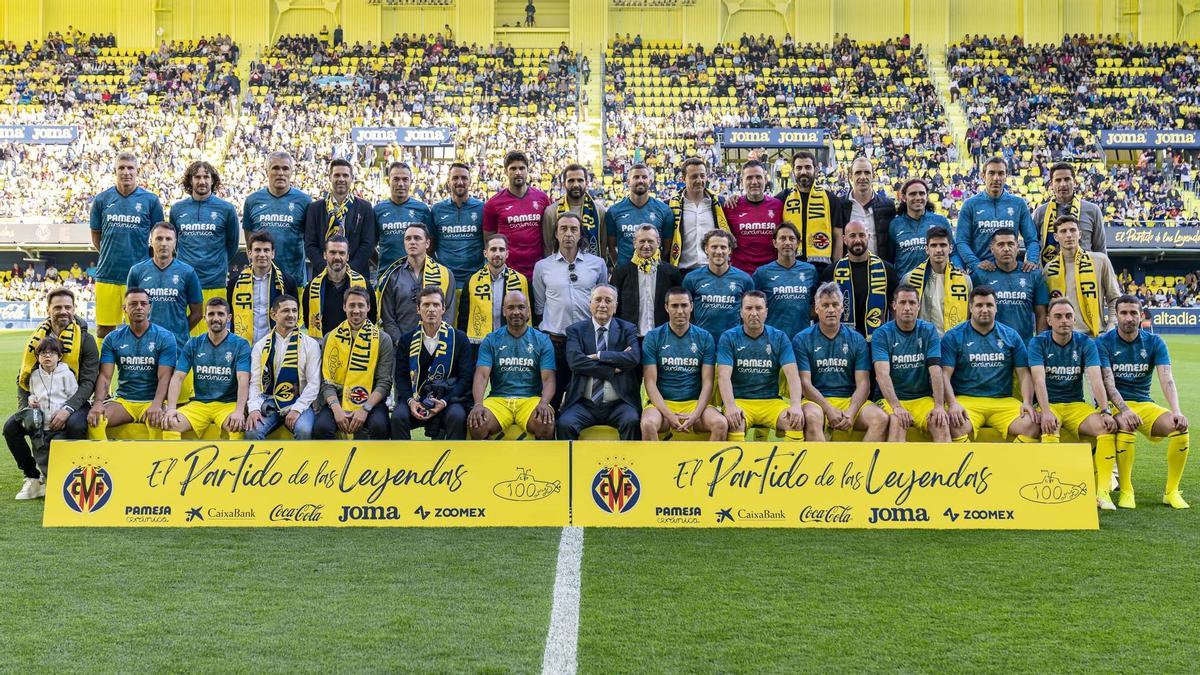 El Villarreal CF homenajeó a más de 150 jugadores que han pasado por el club a lo largo de su historia que pudieron personarse en el Estadio de la Cerámica, recordando a muchos de los que no pudieron estar.