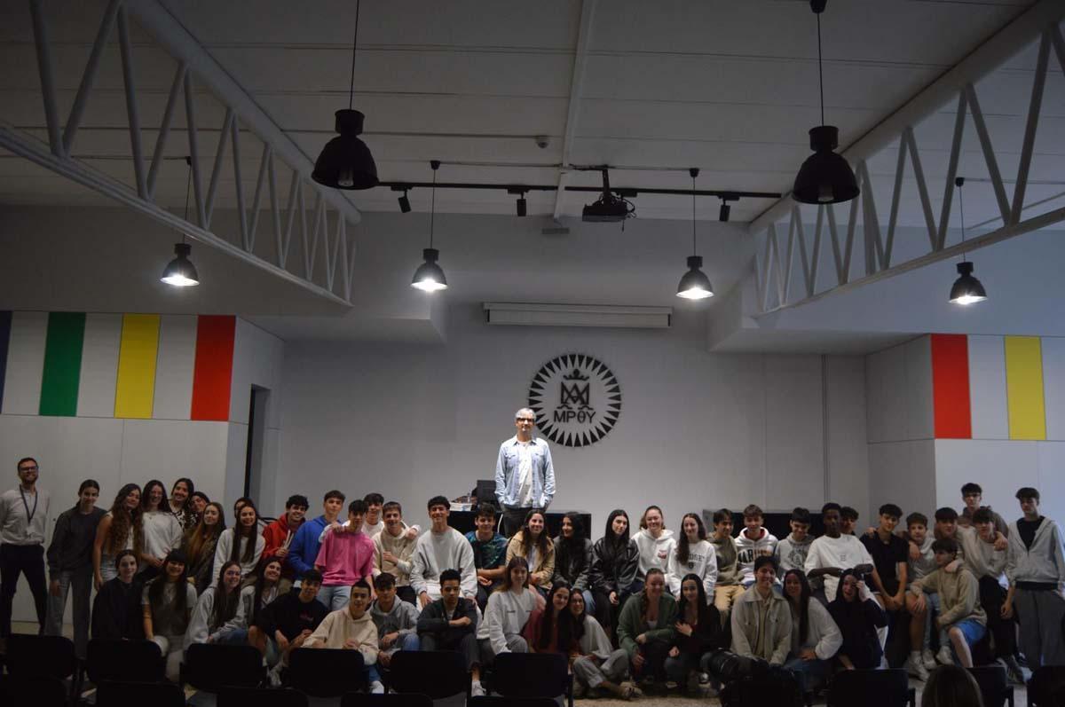 Charla del cirujano coruñés Diego González Rivas para estudiantes del colegio Calasanz PP Escolapios de A Coruña.