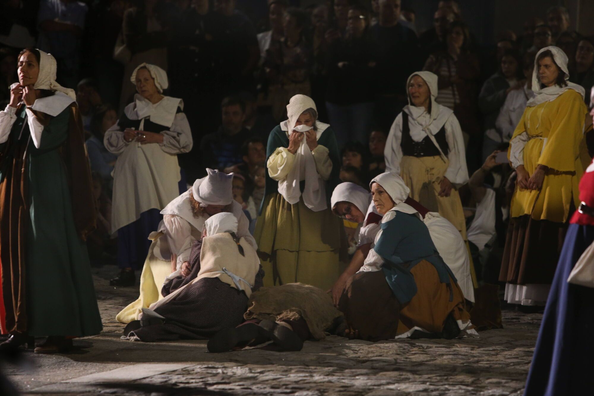 REPRESENTACION TEATRAL DE LA INVASION TURCA DEFENSA DA VILA POR LAS CALLES DE CANGAS