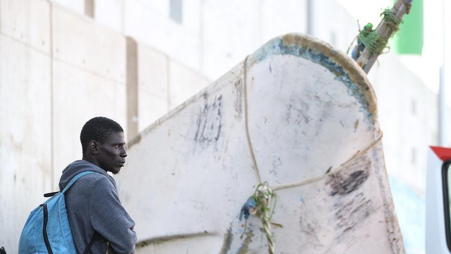 Llega a la costa de Lanzarote una lancha neumática con 48 migrantes