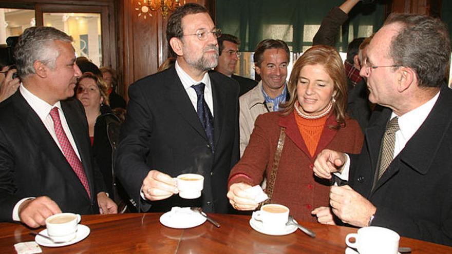 Café. Arenas, Rajoy, Oña y De la Torre en La Cosmopolita.