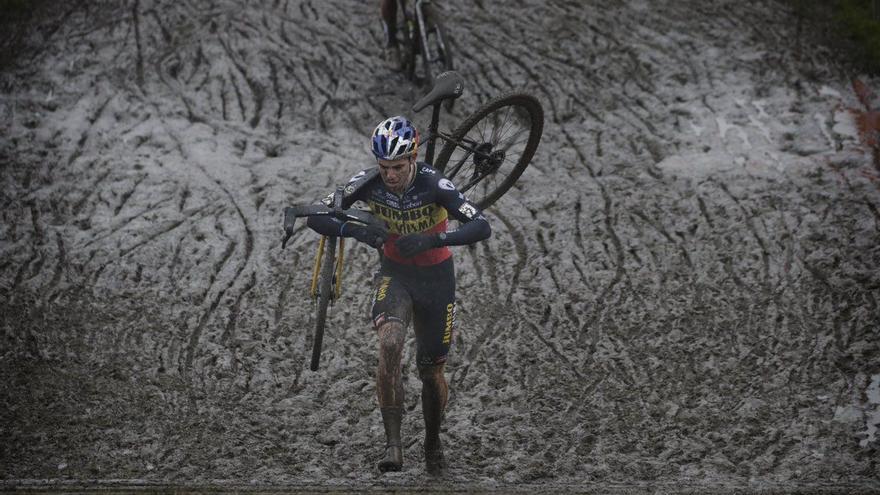 Van Aert fue el gran titán en el barro del ciclocrós