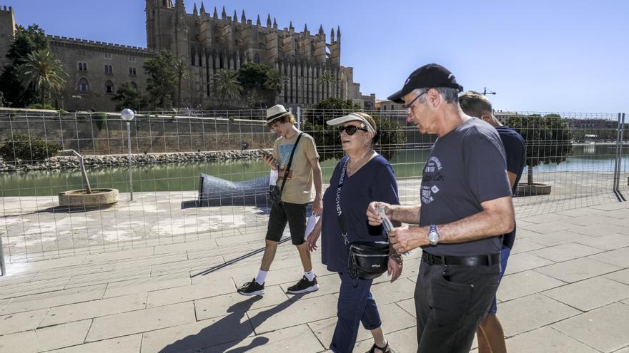 Iniciada la restauración del Parc de la Mar con el cerramiento de la zona de obras