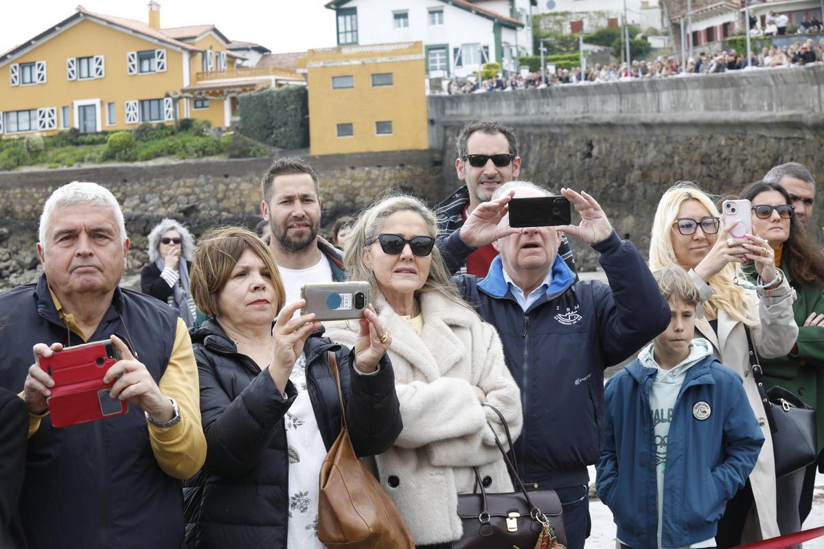 EN IMÁGENES: Félix Prieto se estrena como nuevo abanderado de La Venia de Luanco