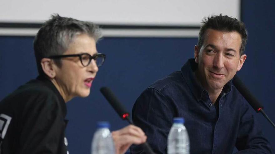 Laura Gutiérrez y Matías Costa, ayer por la mañana, durante la conferencia inaugural de Motiva en Oviedo.