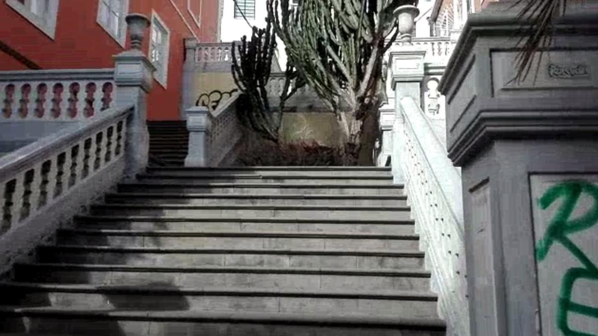 Escaleras que conectan con el Risco de San Nicolás