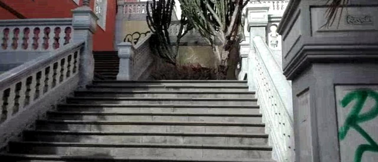 Escaleras de la calle Perdomo que conectan con el Risco de San Nicolás