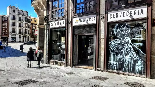 GALERÍA | Una Semana Santa de escaparate: los comercios zamoranos presumen de celebración