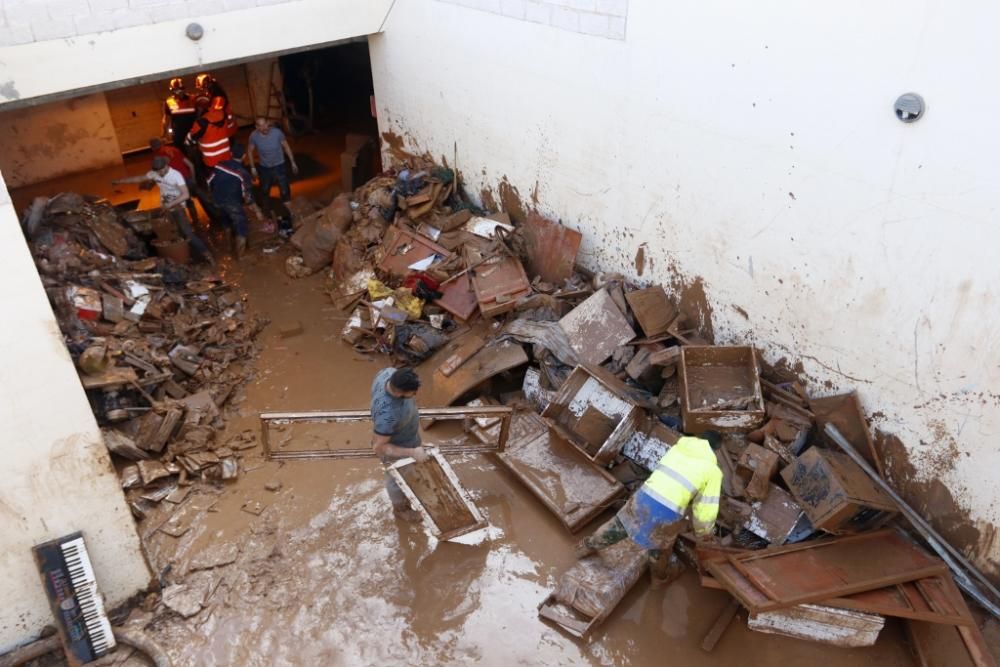 Limpieza en Campanillas tras el desbordamiento del río Campanillas.