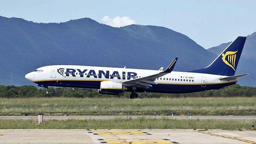 Una aeronau de Ryanair, a l&#039;aeroport de Girona