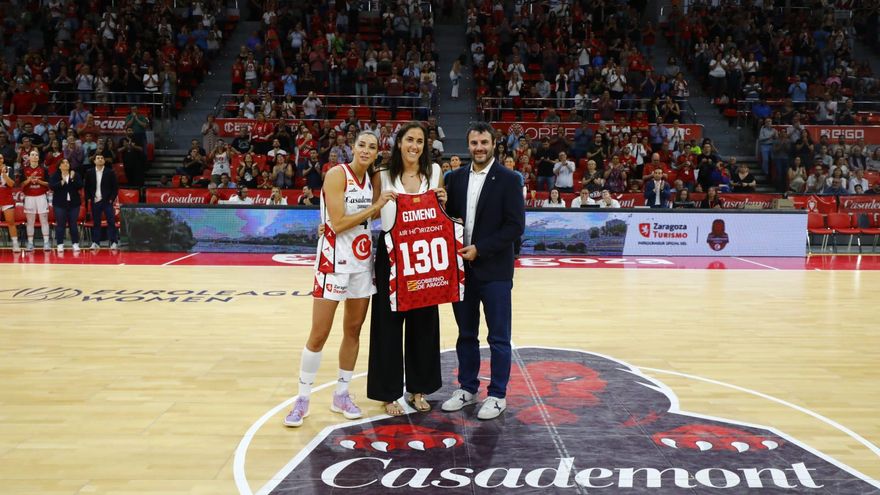 Homenaje del Casademont Zaragoza a Vega Gimeno