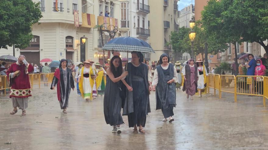 La tormenta desluce la procesión del Corpus de València