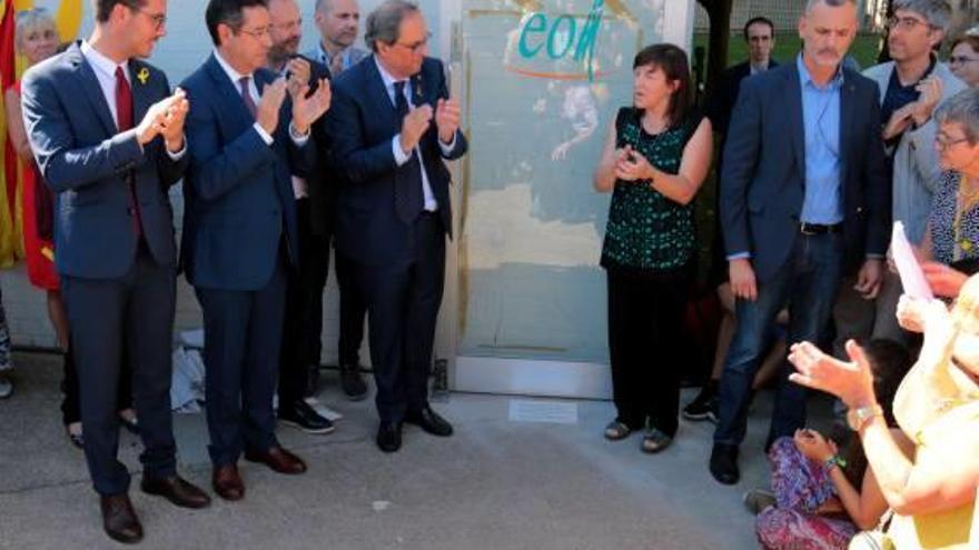 Lleida Torra inaugura una porta simbòlica amb el vidre trencat durant l&#039;1-O